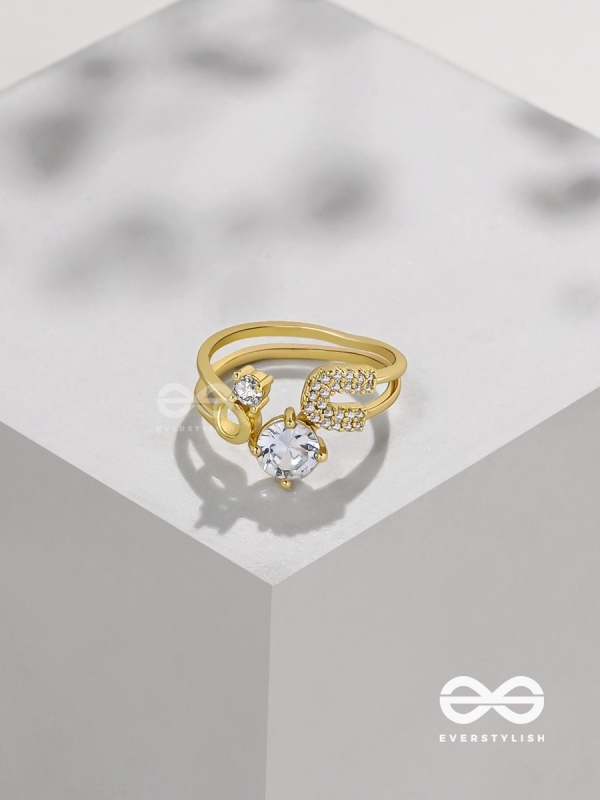The Dreamy Dazzle - Golden Embellished Ring (Adjustable)