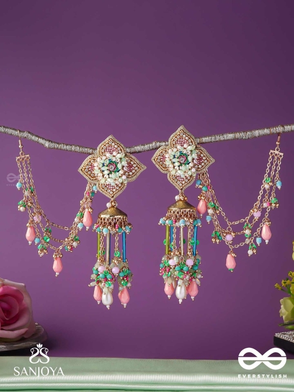 MANJUSUMANA - BEAUTIFUL BLOSSOM - MULTIPLE CHAIN EARRINGS EMBELLISHED WITH BEADWORK, A FLOWER MOTIF AND DANGLERS