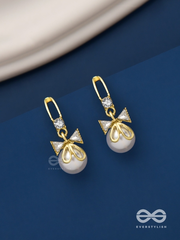 Royal chic-  Golden dangling earrings with crystal and pearl 
