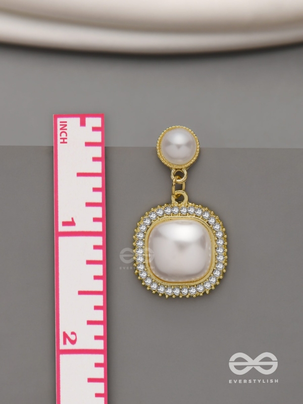  Ageless reverie - Earring studded with pearl and crystal 