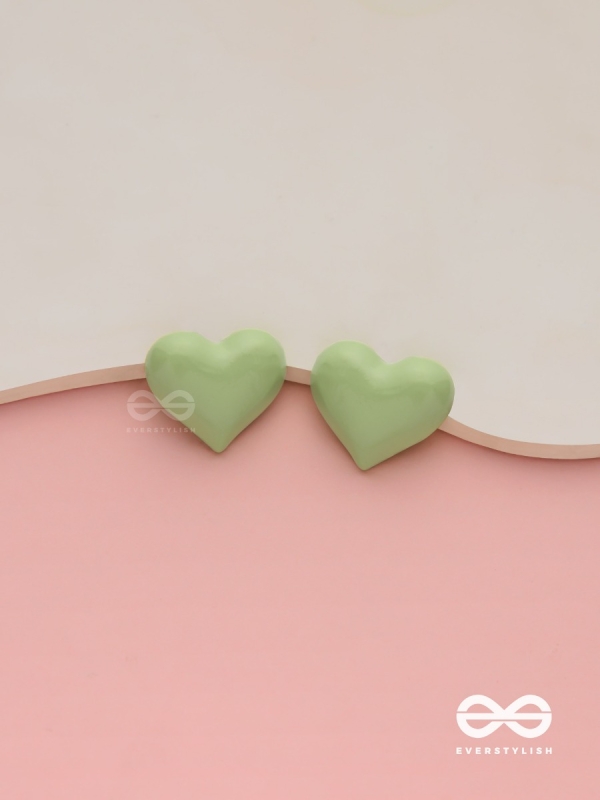 Lush amour - Green heart shaped studs 