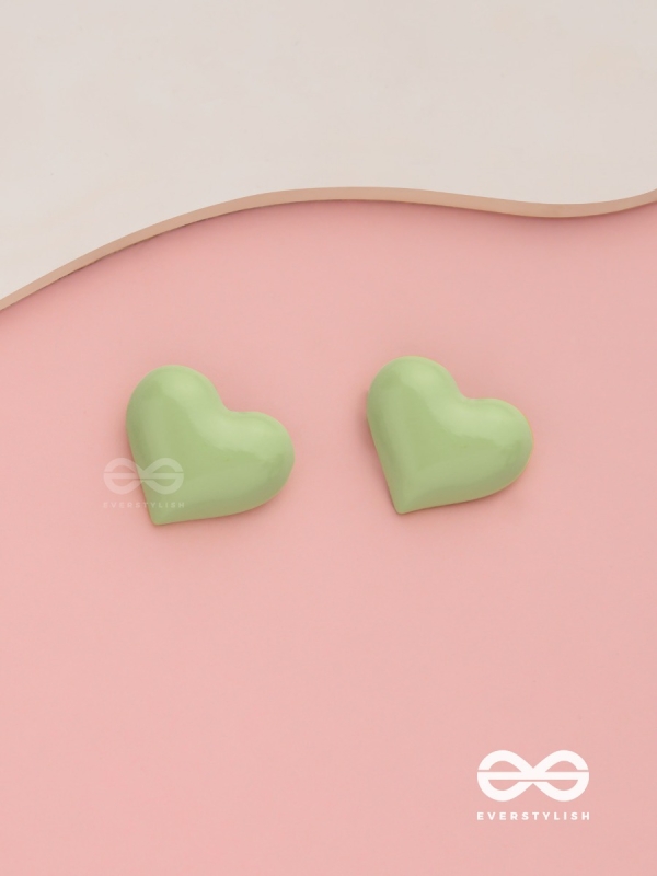 Lush amour - Green heart shaped studs 