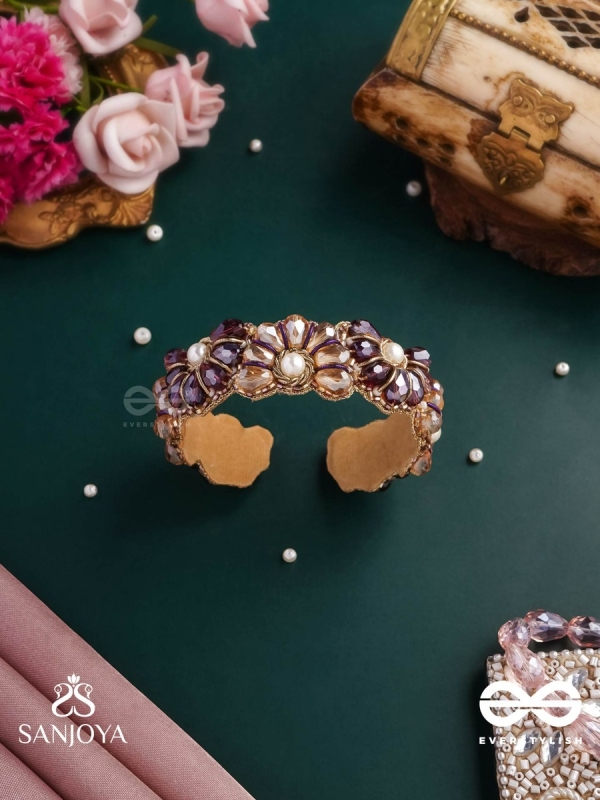 SHYAMALIKA – DARK BLOOM A FLORAL-INSPIRED BRACELET ADORNED WITH DARK-HUED GEMSTONES AND PEARLS