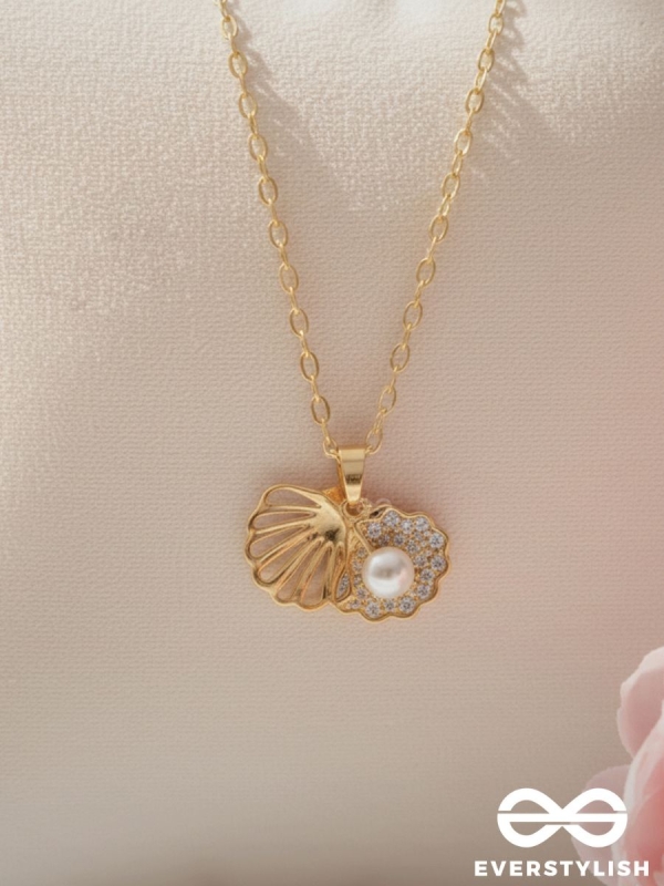 Golden Seashell - Pearl Embellished Pendant