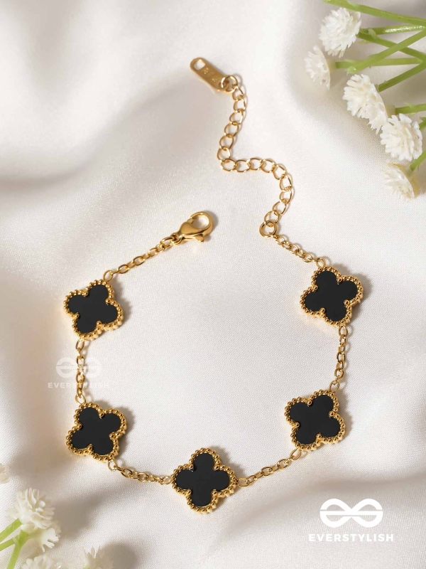 GOLDEN BLACK CLOVER - HOLOGRAPHIC STAINLESS STEEL 18K GOLD PLATED ANTI TARNISH BRACELET