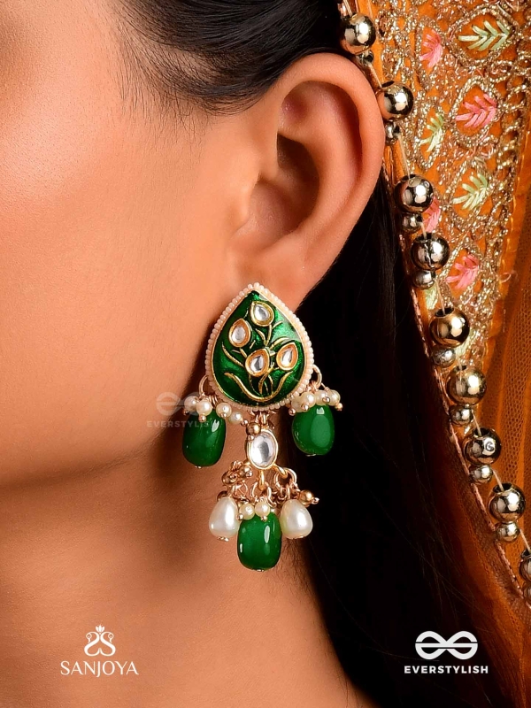TARALIKA- STAR-LIKE- SPARKLING ENAMELLED KUNDAN EARRINGS WITH PEARLS AND BEADS 