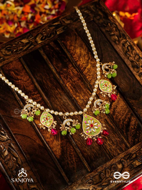 TARUNYA - YOUTHFUL CHARM - HANDMADE KUNDAN SET WITH NECKLACE, EARRINGS AND MAANGTIKA