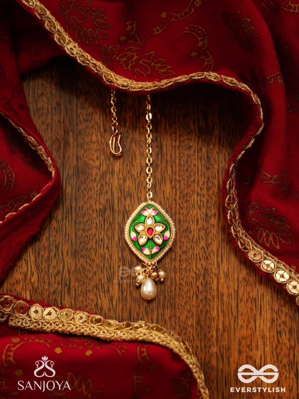 HARINAKSHI - DOE-EYED BEAUTY - GRACEFUL HANDCRAFTED KUNDAN MAANGTIKA WITH POLKI ACCENTS AND PEARL DETAILS