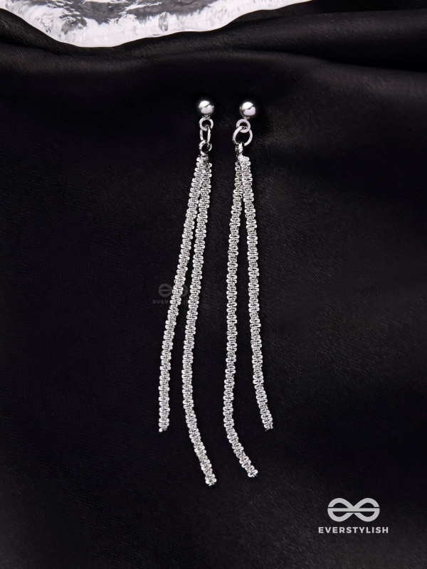 MOONLIT VEIL - DELICATE METALLIC CHAIN DANGLERS