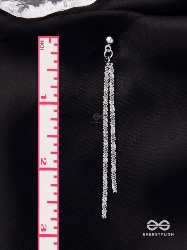 MOONLIT VEIL - DELICATE METALLIC CHAIN DANGLERS