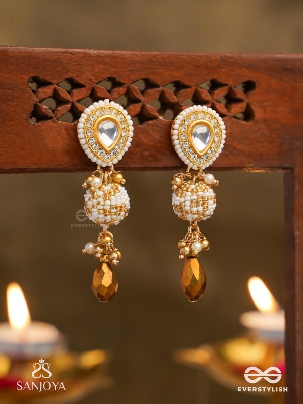 KANAKLEKHA - GOLDEN GLEAM- ROUND POLKI ACCENTED EARRINGS WITH DEWY WHITE PEARLS AND WARM EARTHY TONE BEADS