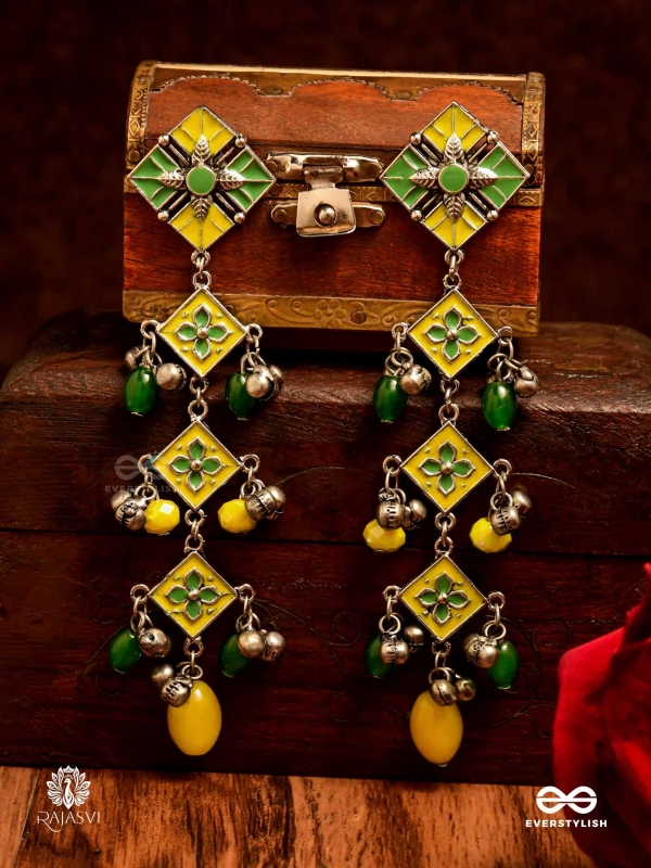 PETAL POP - TRIPLE-TIERED ENAMELLED EARRING