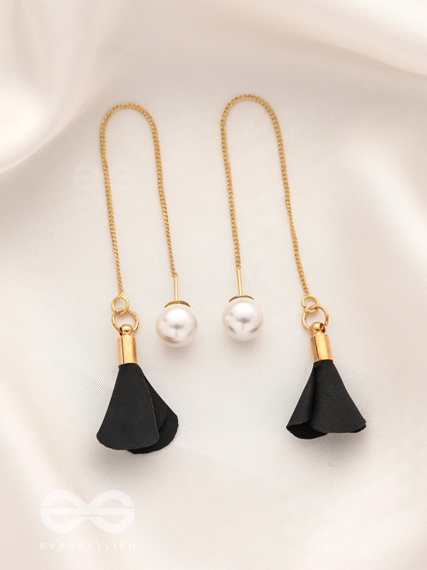 Hanging in balance Pearl and Flowers Needle Earrings- Black