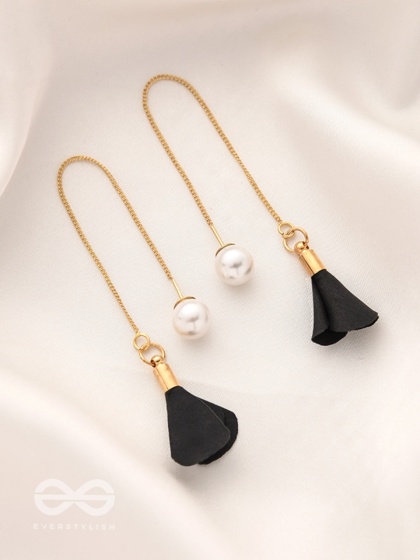 Hanging in balance Pearl and Flowers Needle Earrings- Black