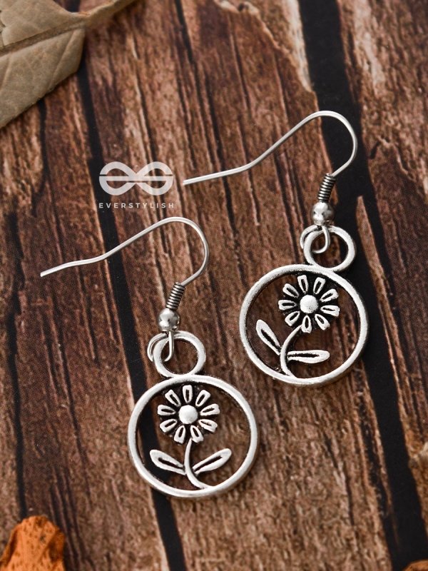 The Cute Flower - Tiny Trinket Earrings