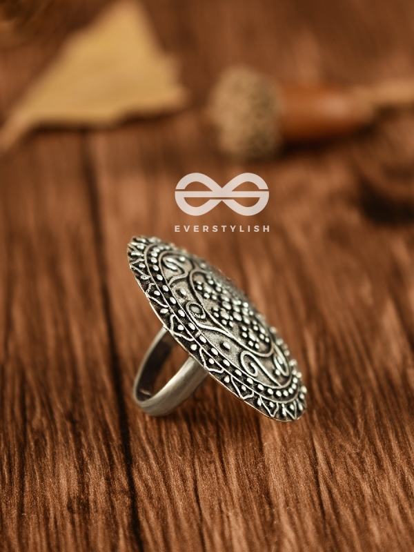 The Curved Artwork - Oxidised Boho Ring