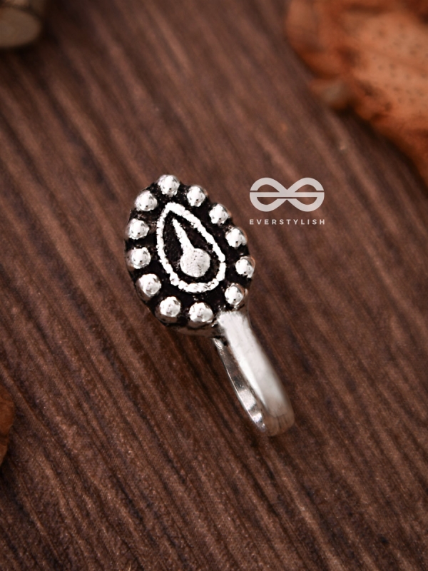 The Little Oxidised Droplet Non-piercing Boho Nosepin