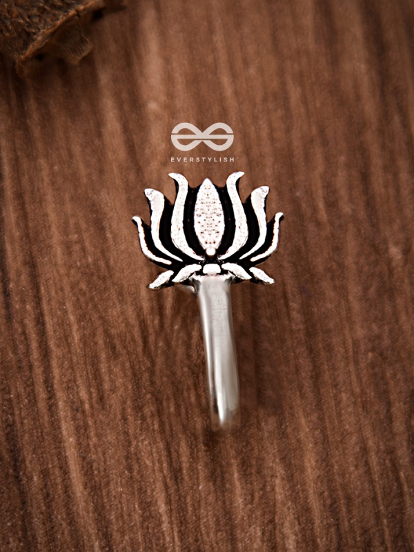 The Little Lotus Non-piercing Boho Nosepin