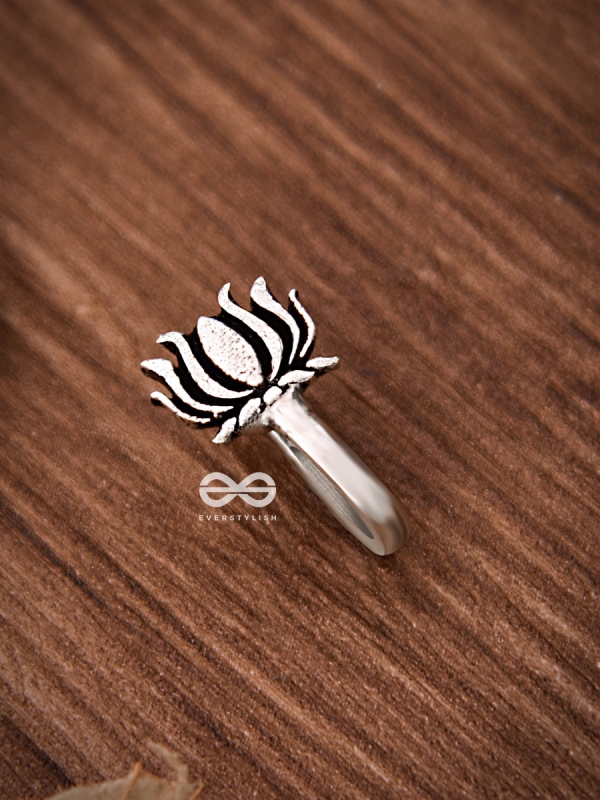 The Little Lotus Non-piercing Boho Nosepin