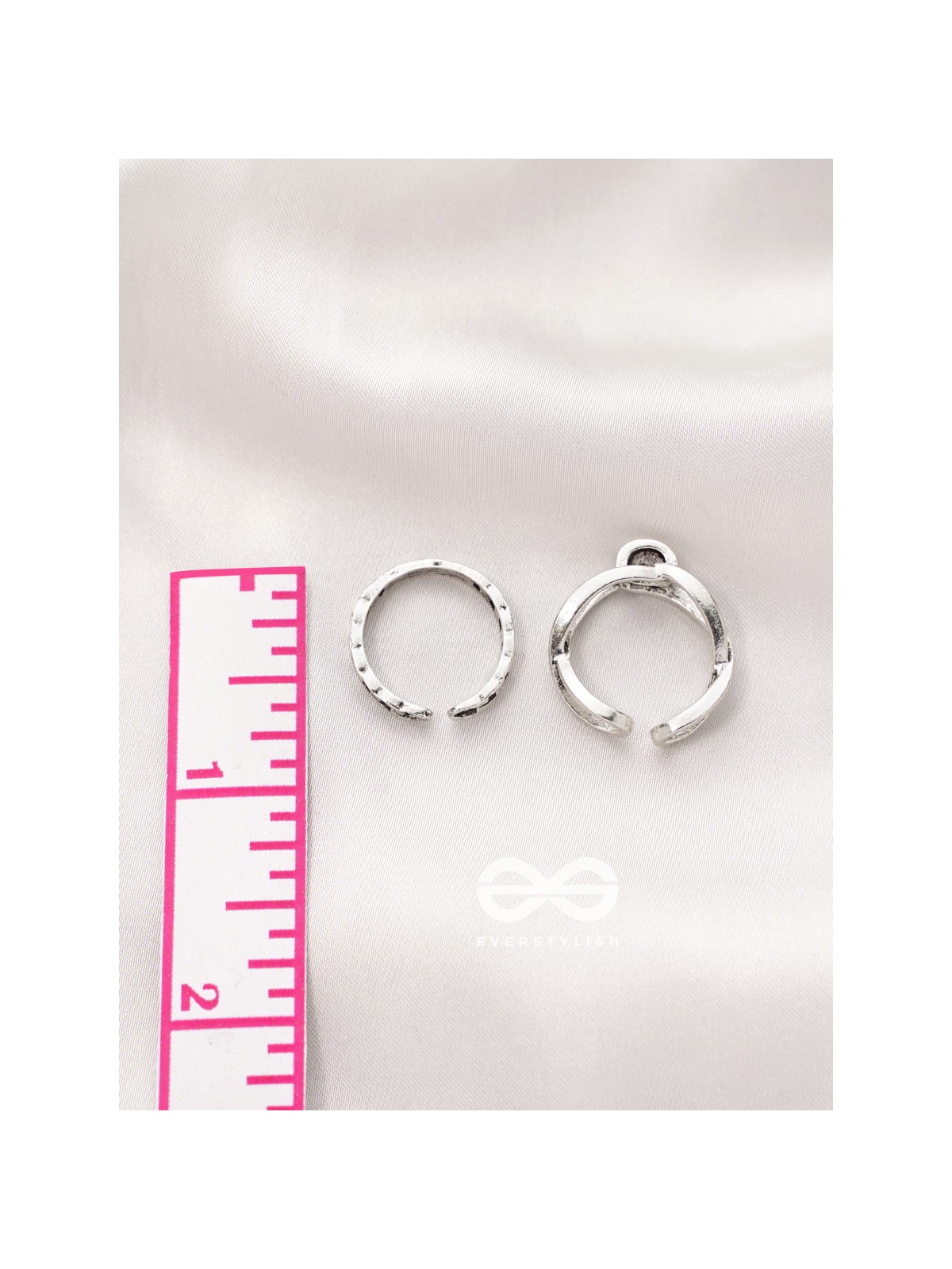 The Antique Charms- Set of Two Silver Rings