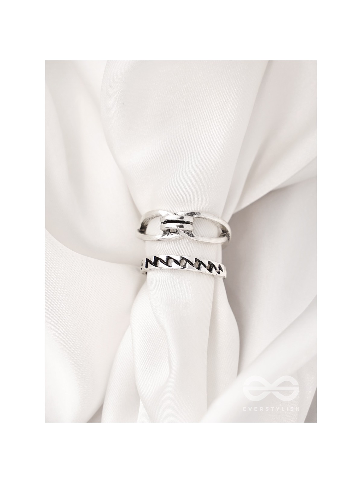 The Antique Charms- Set of Two Silver Rings