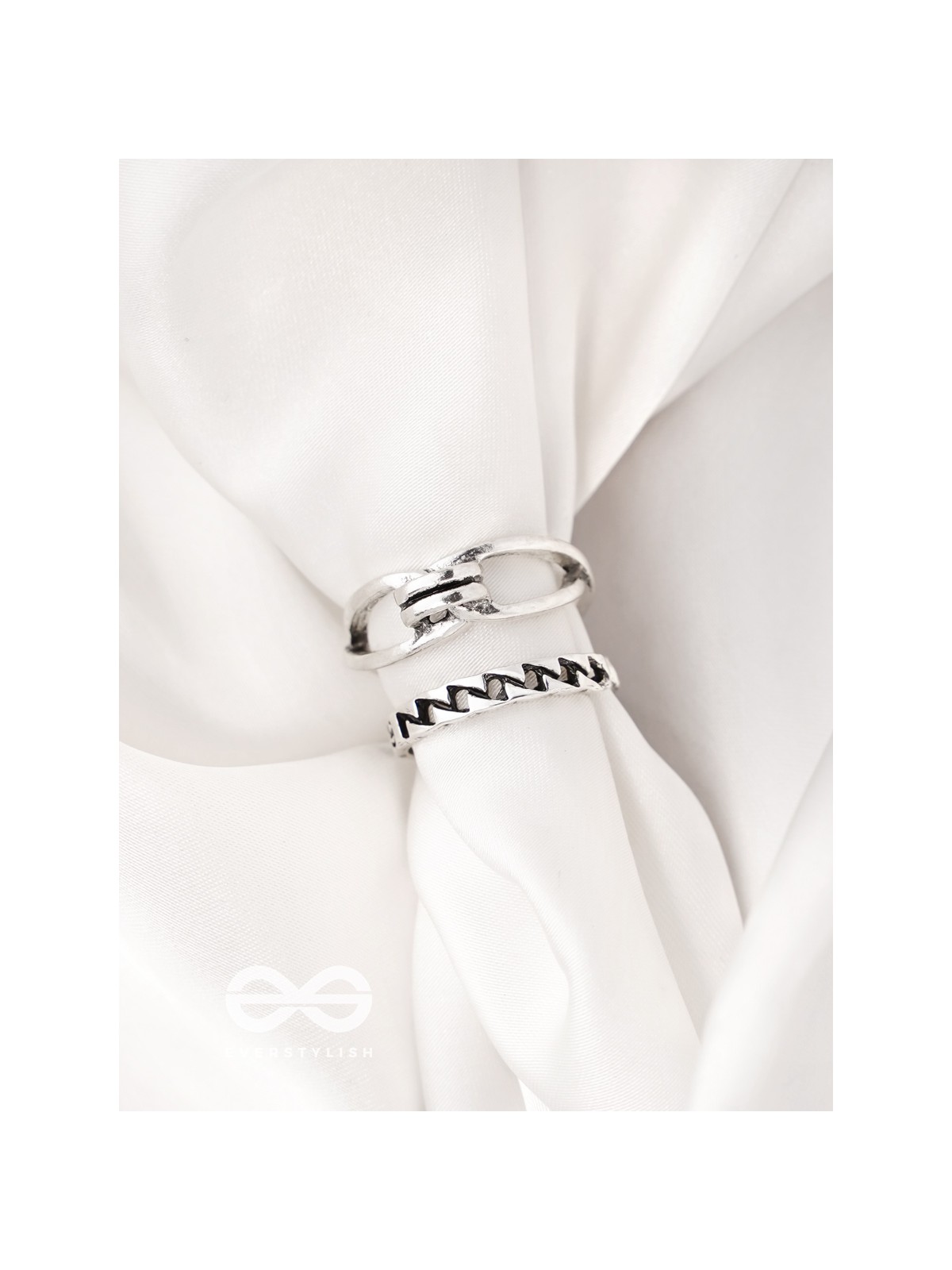 The Antique Charms- Set of Two Silver Rings