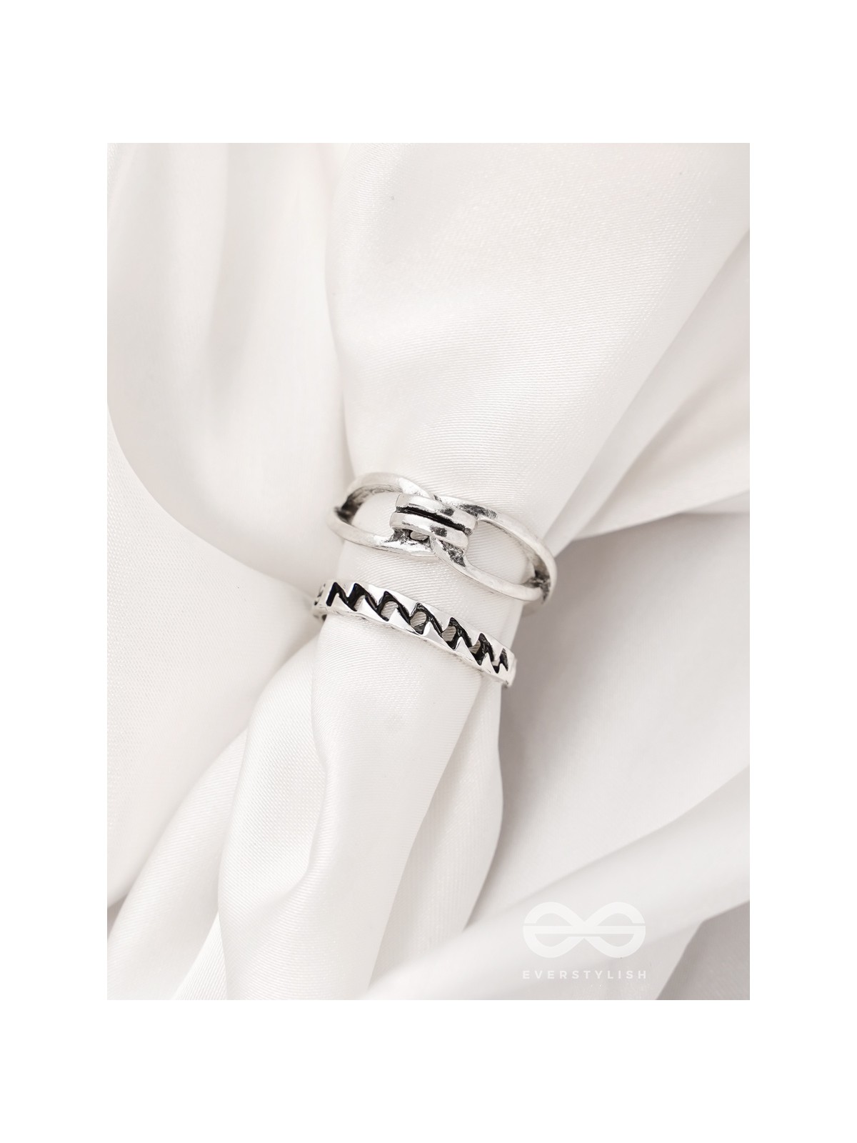 The Antique Charms- Set of Two Silver Rings