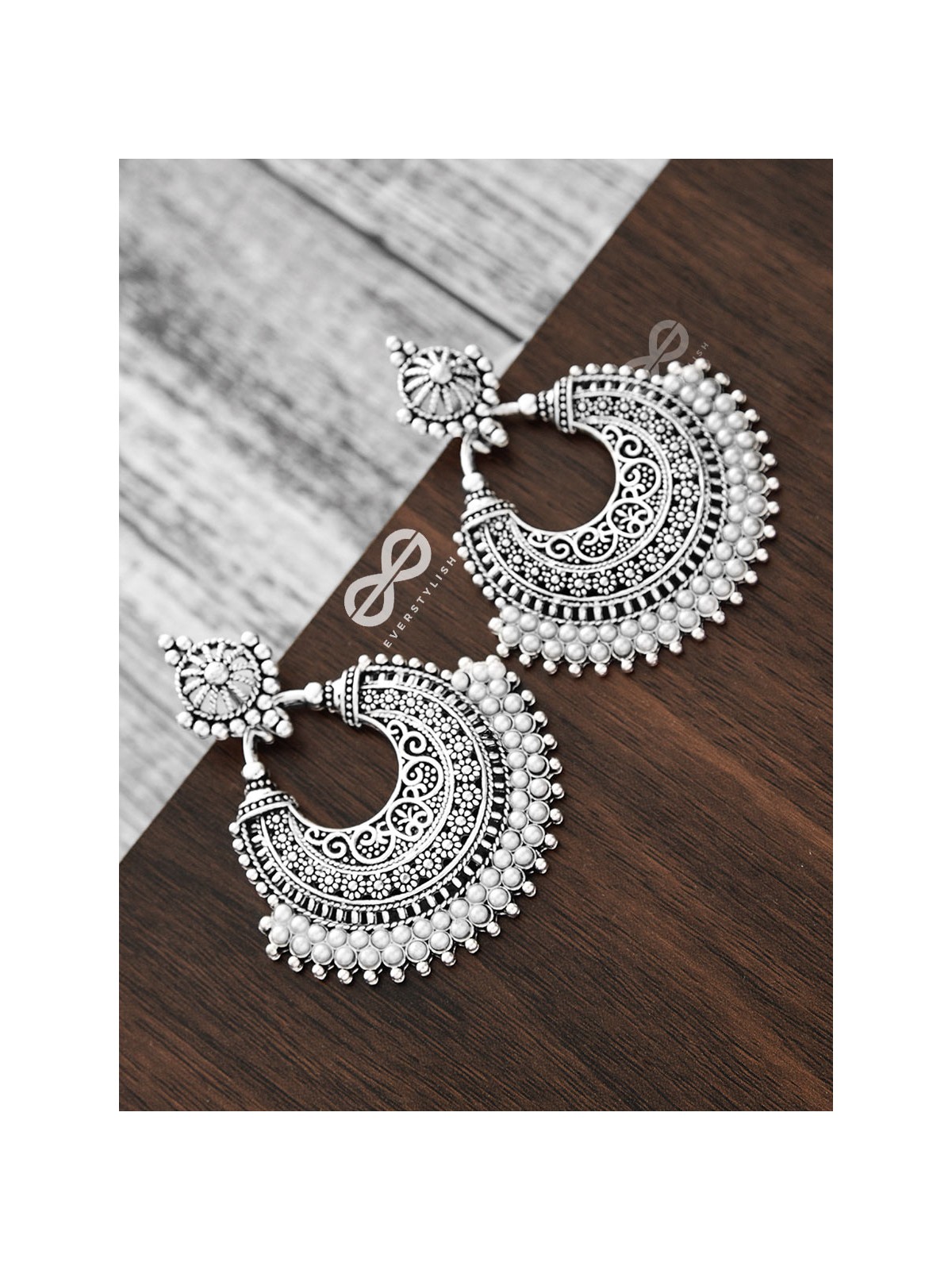 An Elegant Intricate Pearl Delight (Silver) - Embellished Oxidised Collection