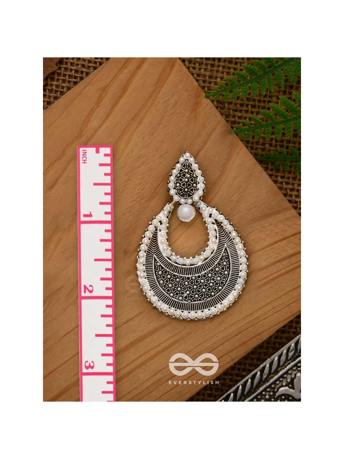 An Elegant Pearl Mesh (Silver) - Embellished Oxidised Collection