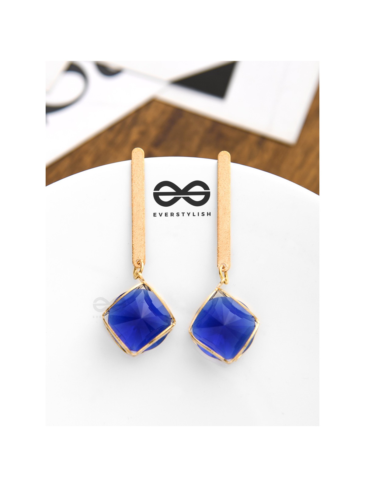 The Dangling Elegance (Blue) - The Golden Charm Collection
