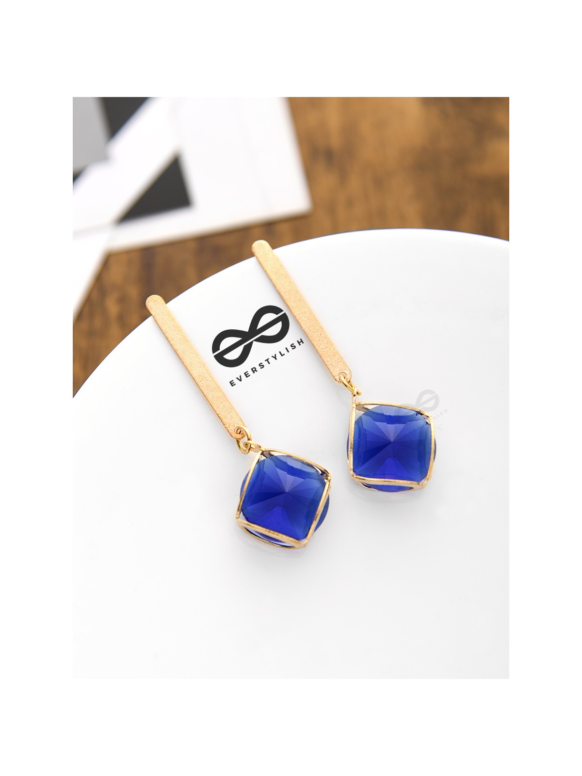 The Dangling Elegance (Blue) - The Golden Charm Collection