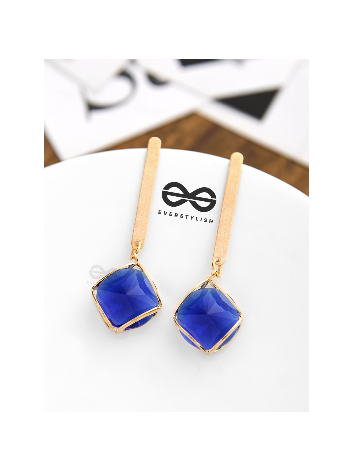 The Dangling Elegance (Blue) - The Golden Charm Collection