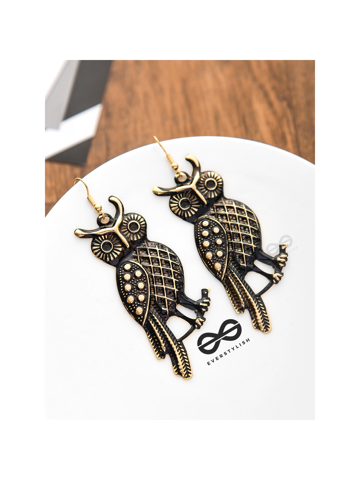 The Golden Chic Owls - A Dark Fantasy Collection