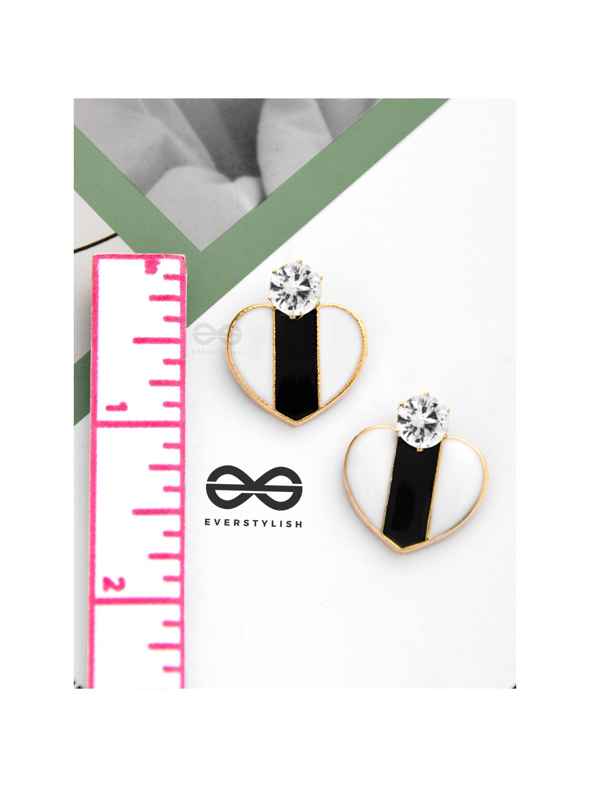 The Chic Valentine - Golden Heart Studs