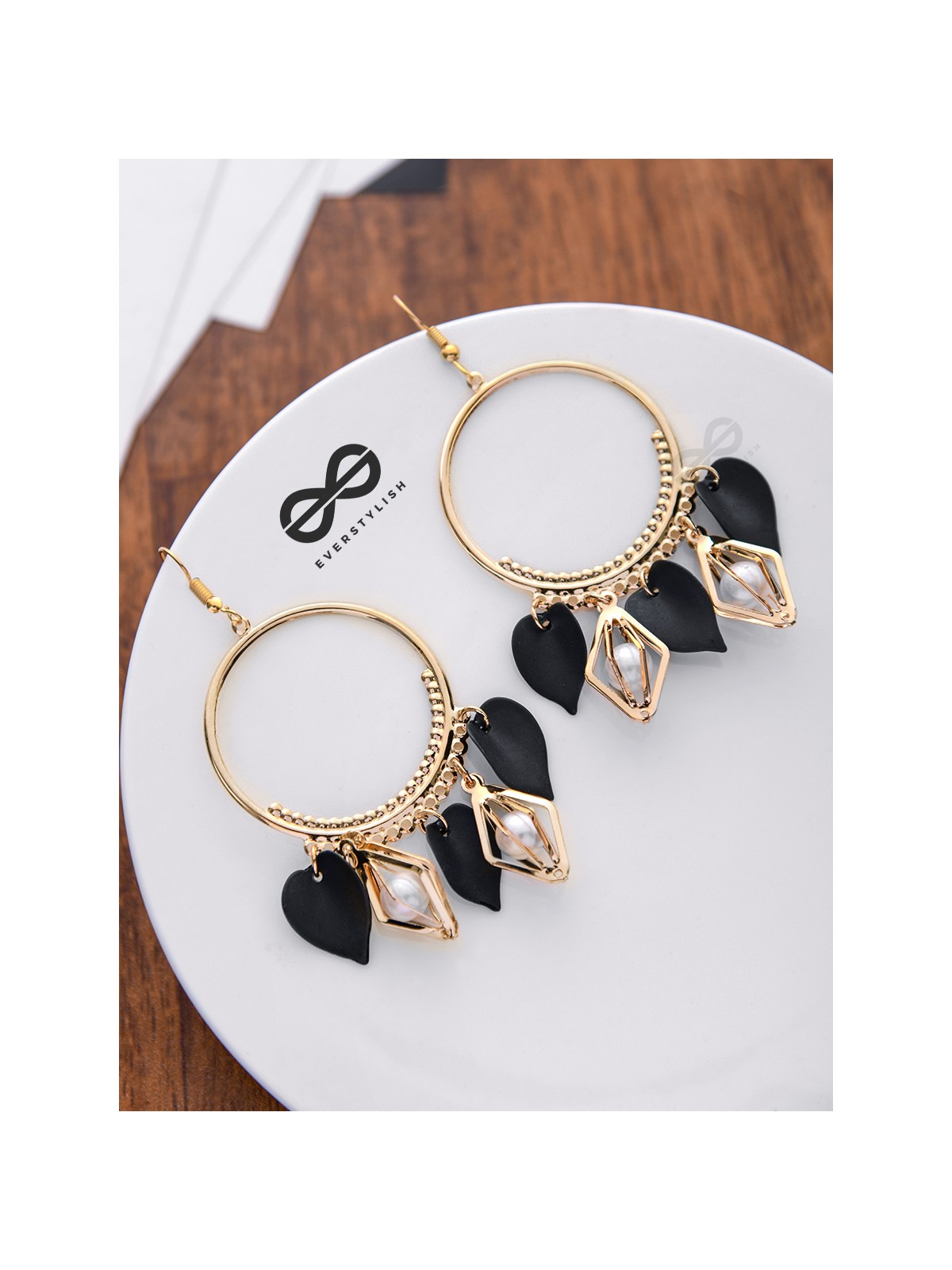 The Dangling Leaves and Geometric Pearls (Black) - The Golden Charm Collection
