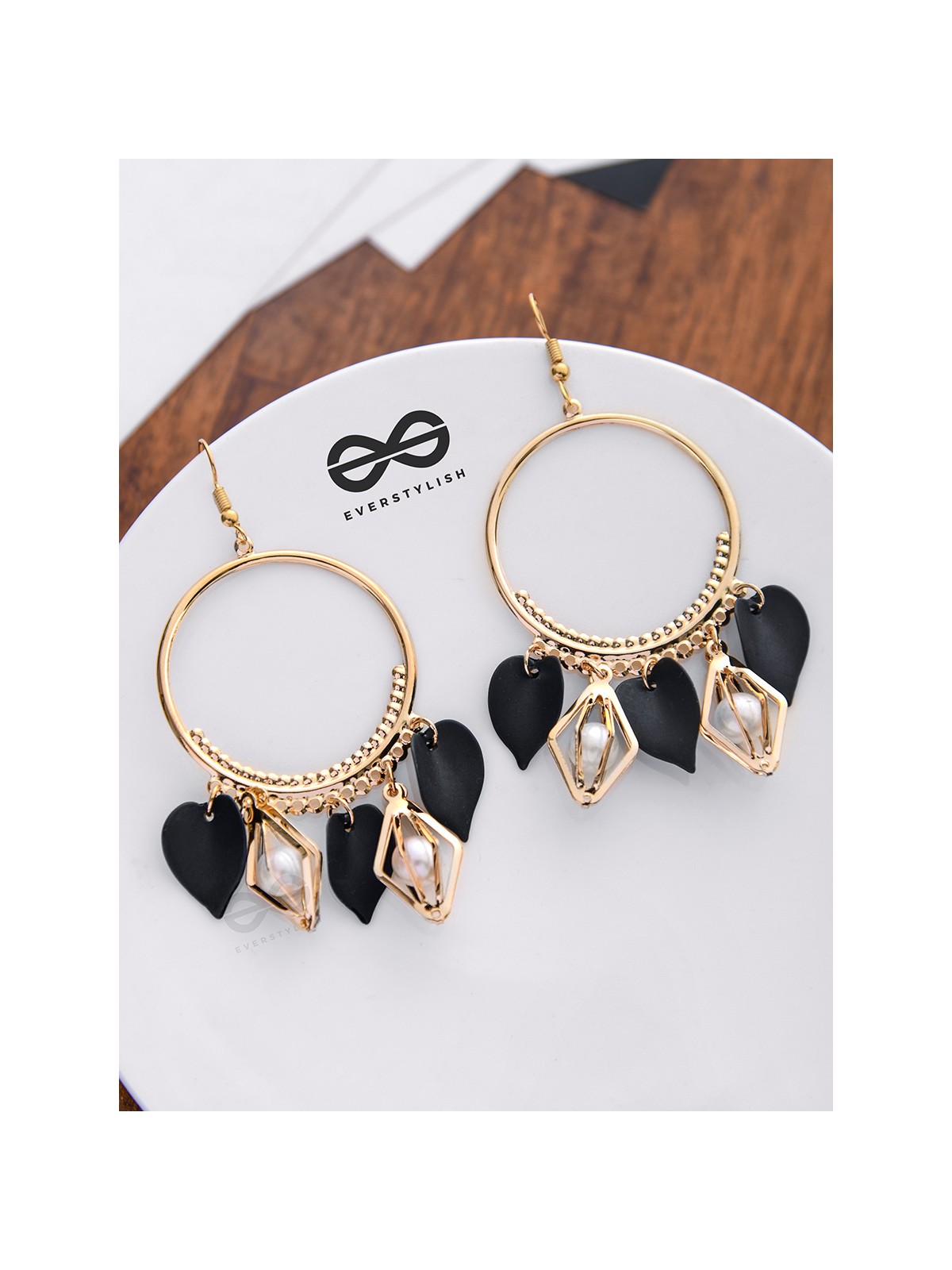 The Dangling Leaves and Geometric Pearls (Black) - The Golden Charm Collection