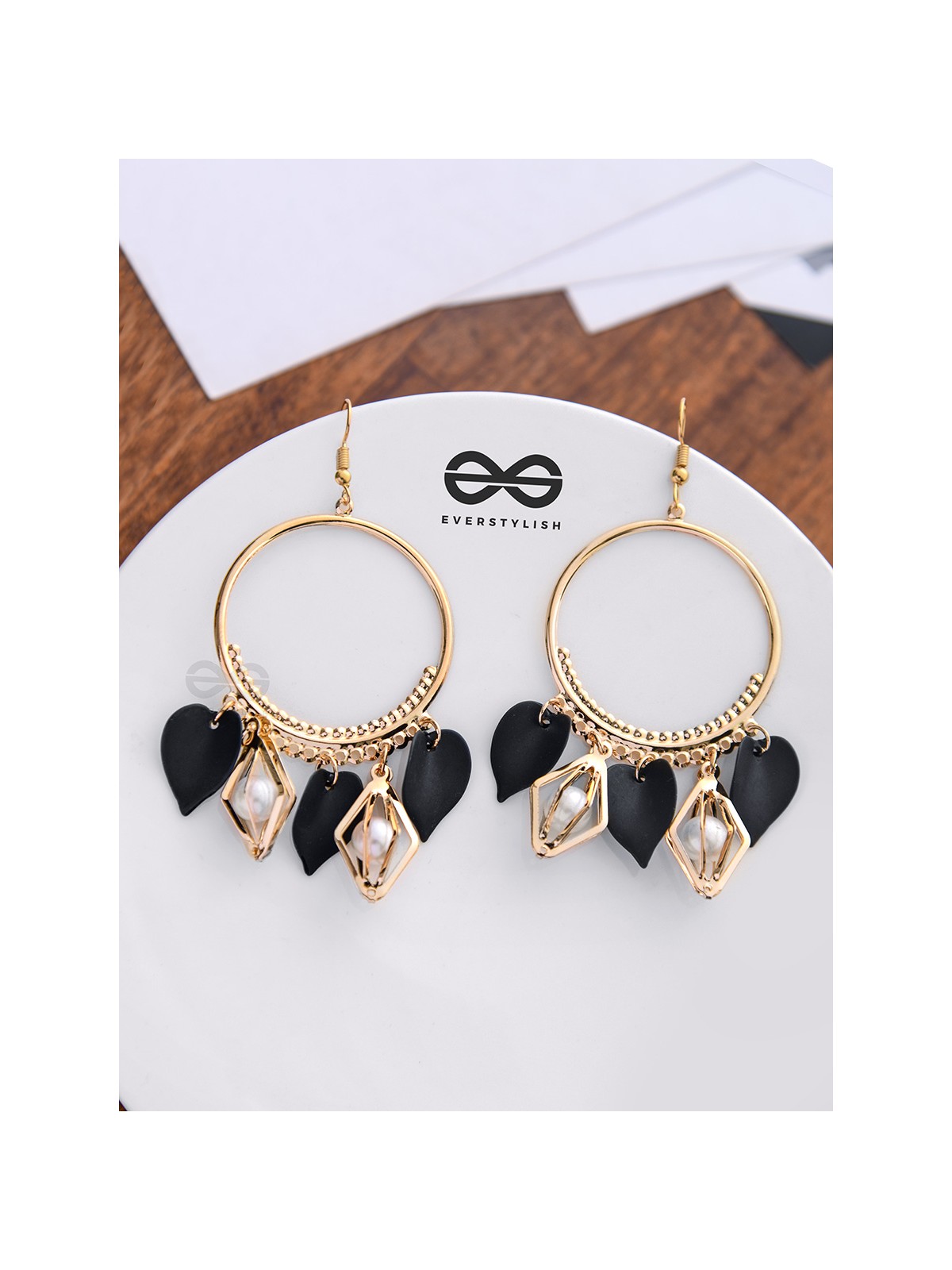 The Dangling Leaves and Geometric Pearls (Black) - The Golden Charm Collection
