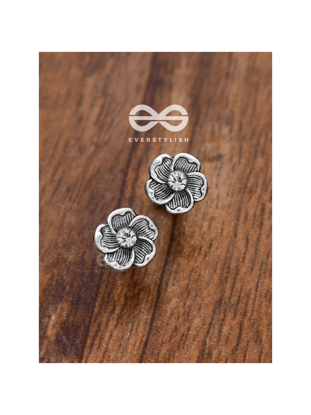 The dreamy floral motif studs - Tiny Trinket Earrings