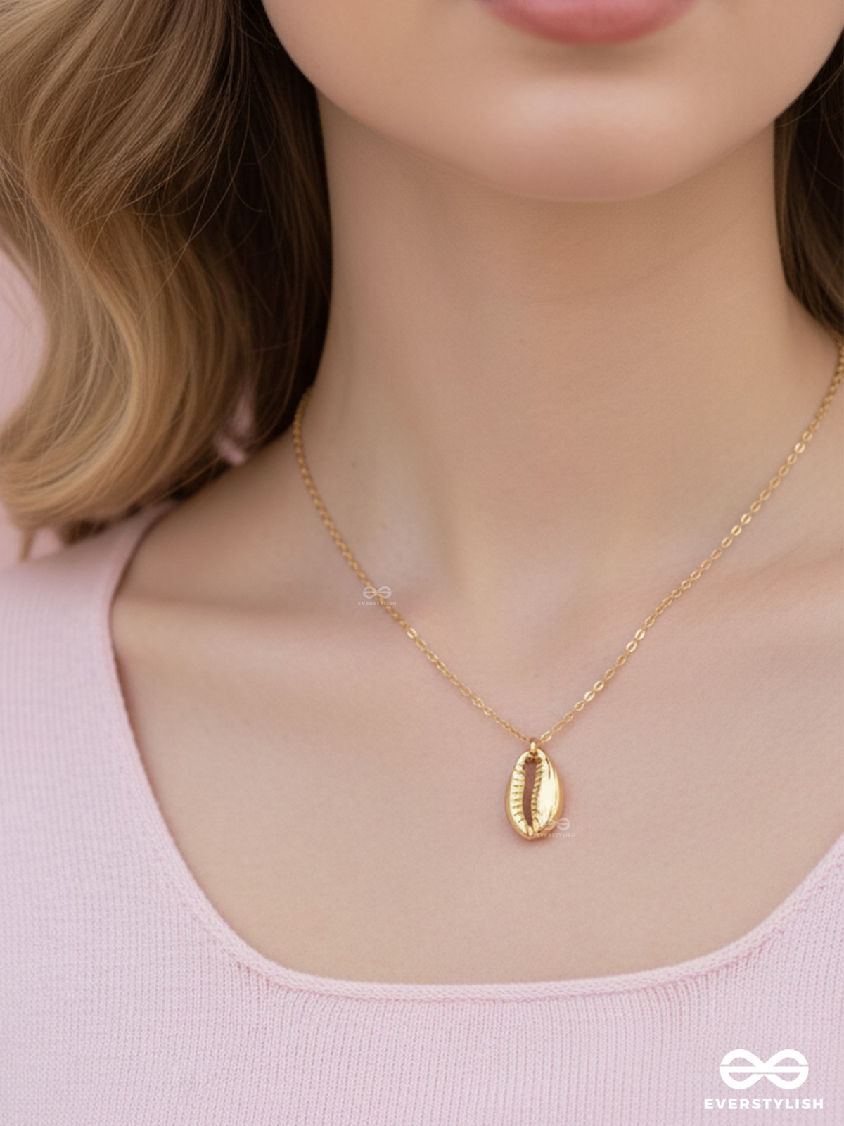 The Glamorous Golden Shell Necklace With Anti-Tarnish Coating