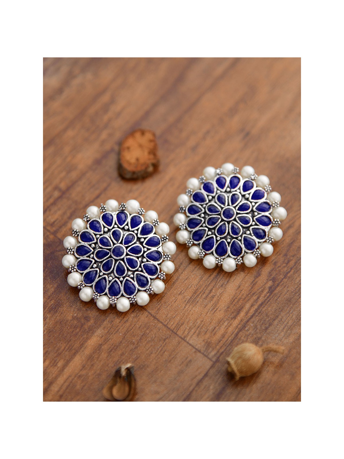 The headturner's blissful blue and pearls statement earrings