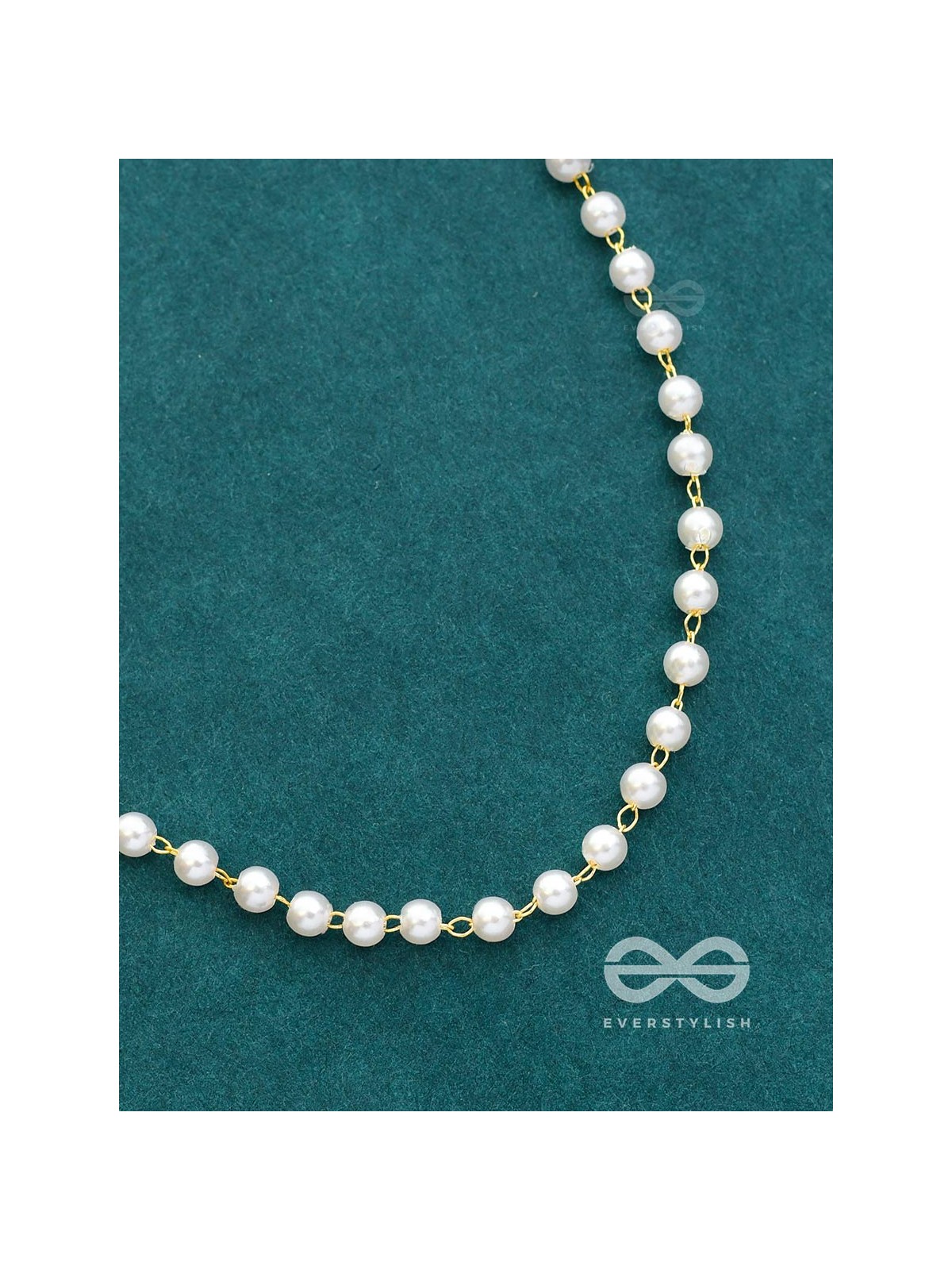 The Pearls of Elegance - Golden Statement Neckpiece