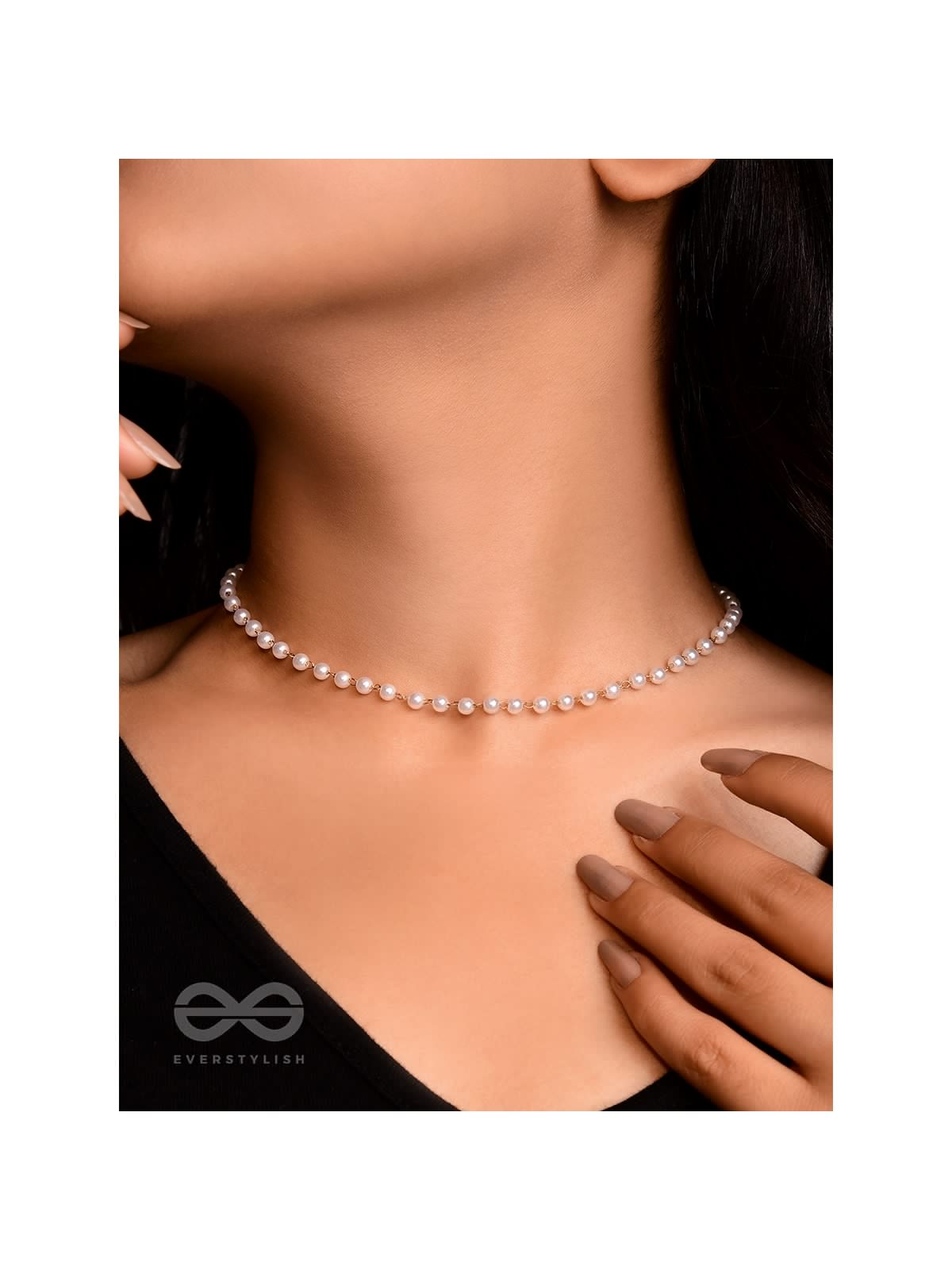 The Pearls of Elegance - Golden Statement Neckpiece