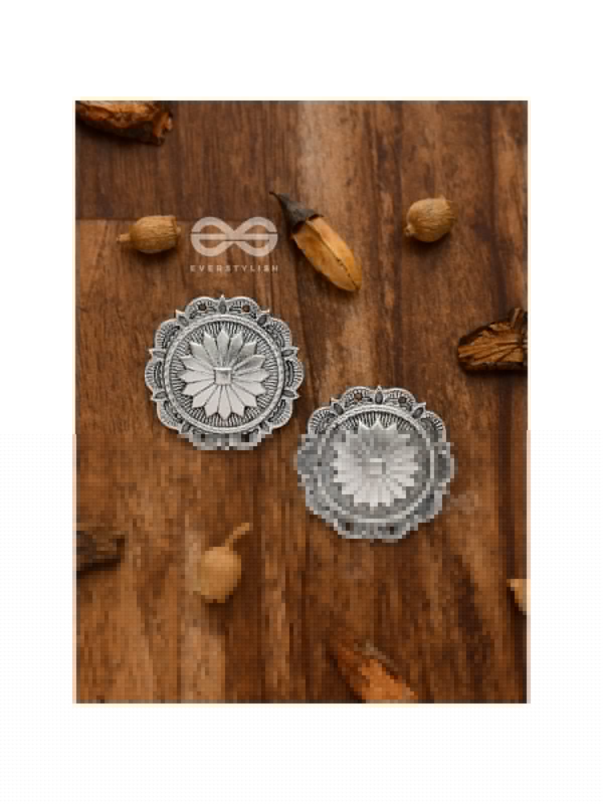 The Emblem of Elegance - Set of Choker and studs