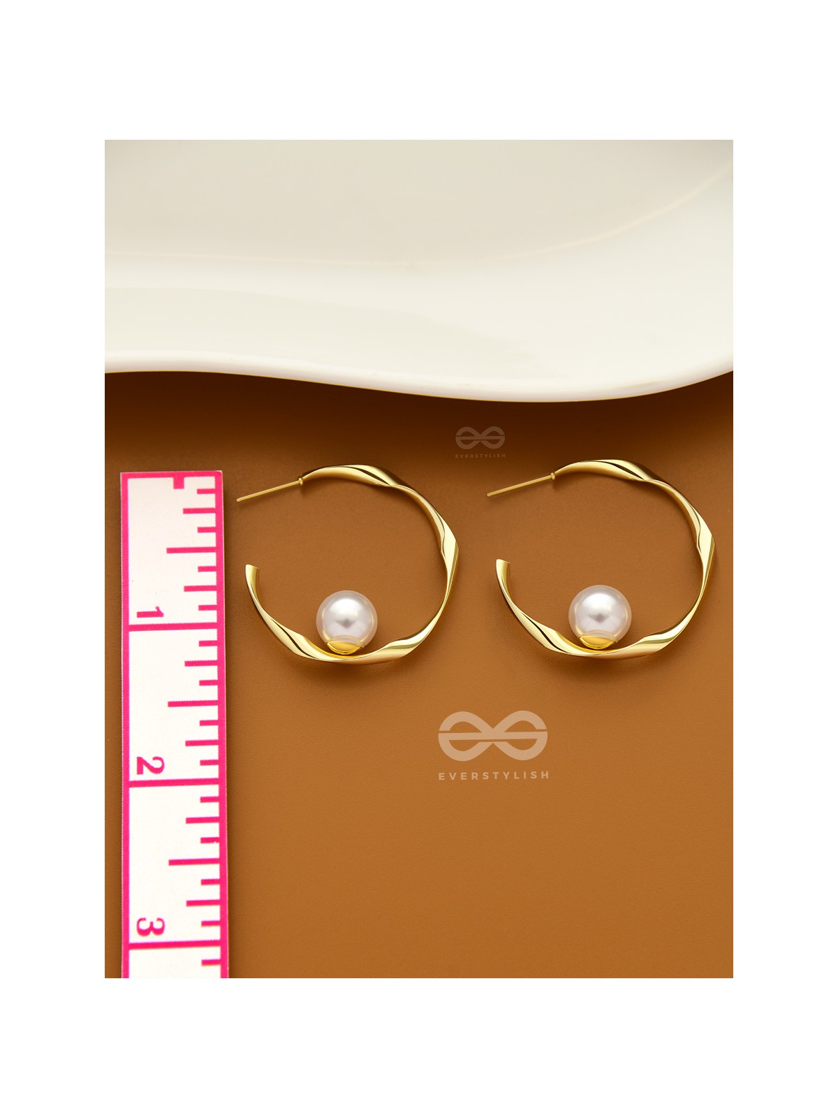 The Alluring Twists - Golden Pearl Hoops