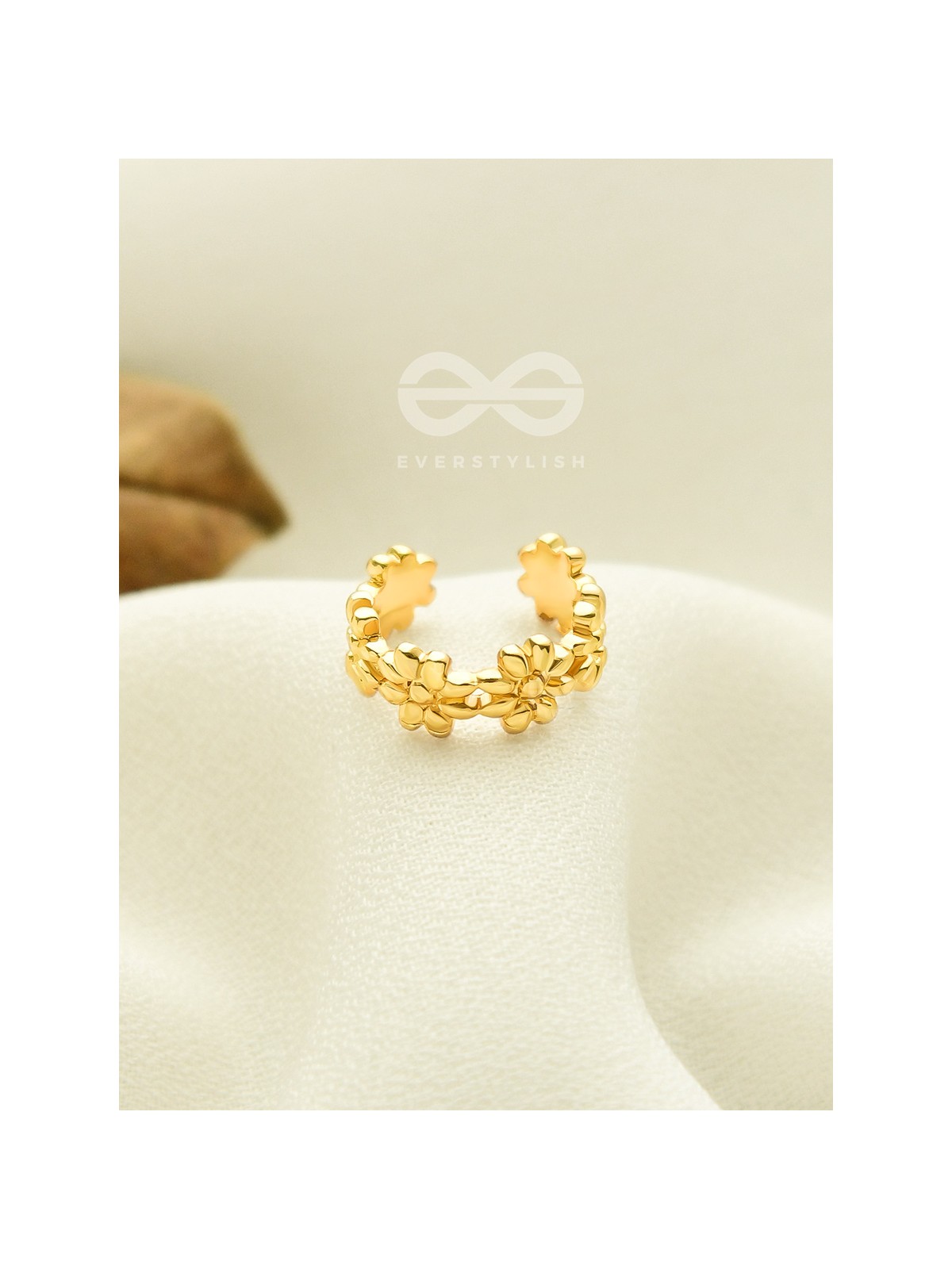 Daisies in a band- Golden Adjustable Ear cuff (One Ear)
