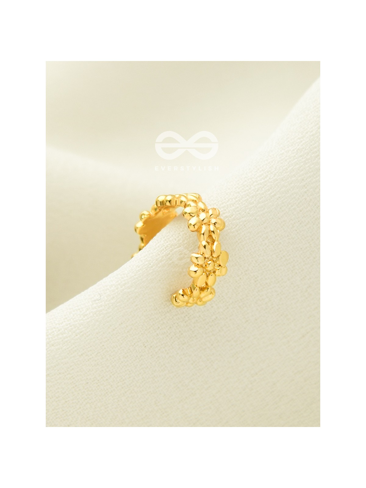 Daisies in a band- Golden Adjustable Ear cuff (One Ear)