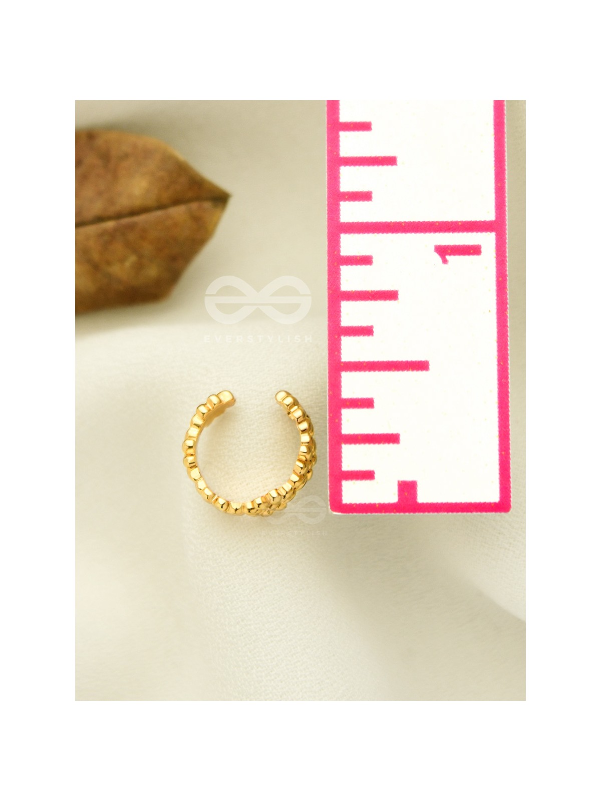 Daisies in a band- Golden Adjustable Ear cuff (One Ear)