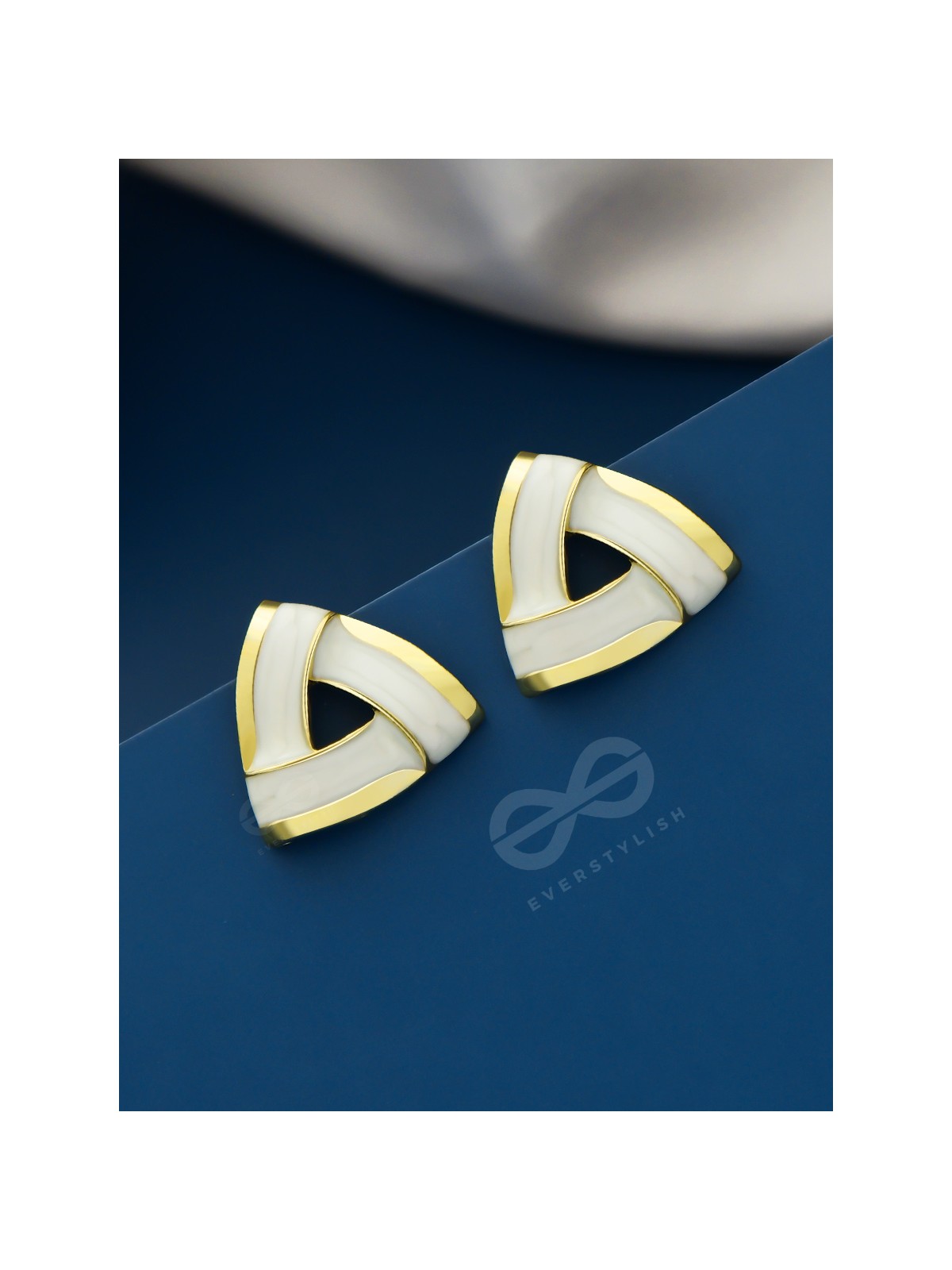 Miss Minimilist - ELegant Enamel  Earrings