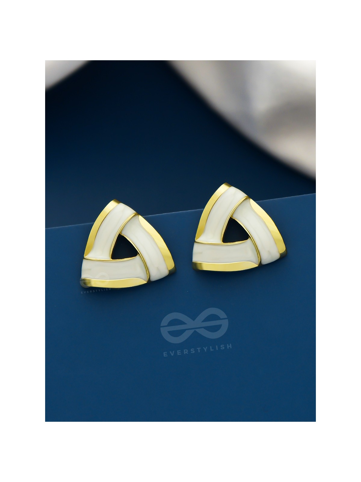 Miss Minimilist - ELegant Enamel  Earrings