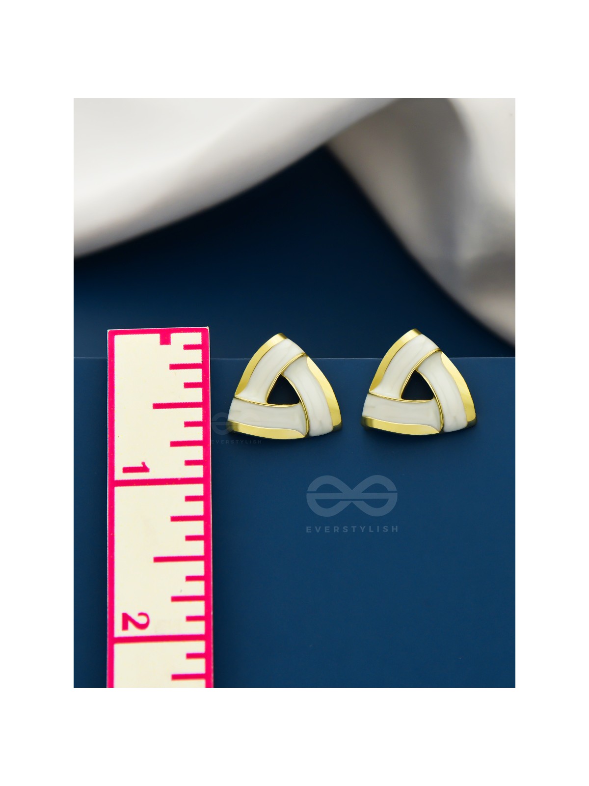 Miss Minimilist - ELegant Enamel  Earrings